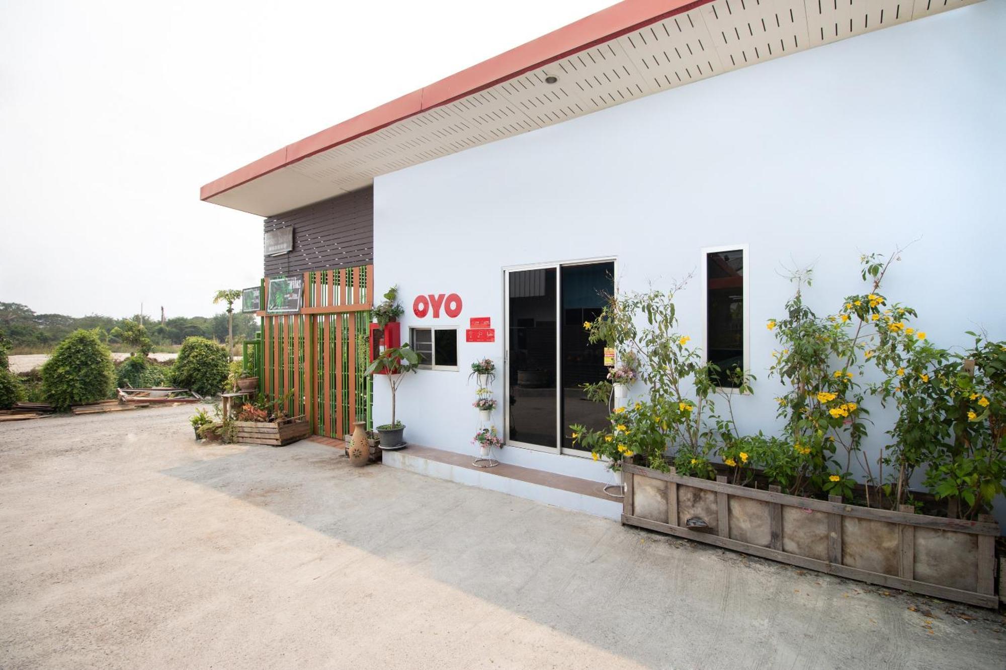 Oyo 644 Pong Pai House Hotel Bangkok Exterior foto