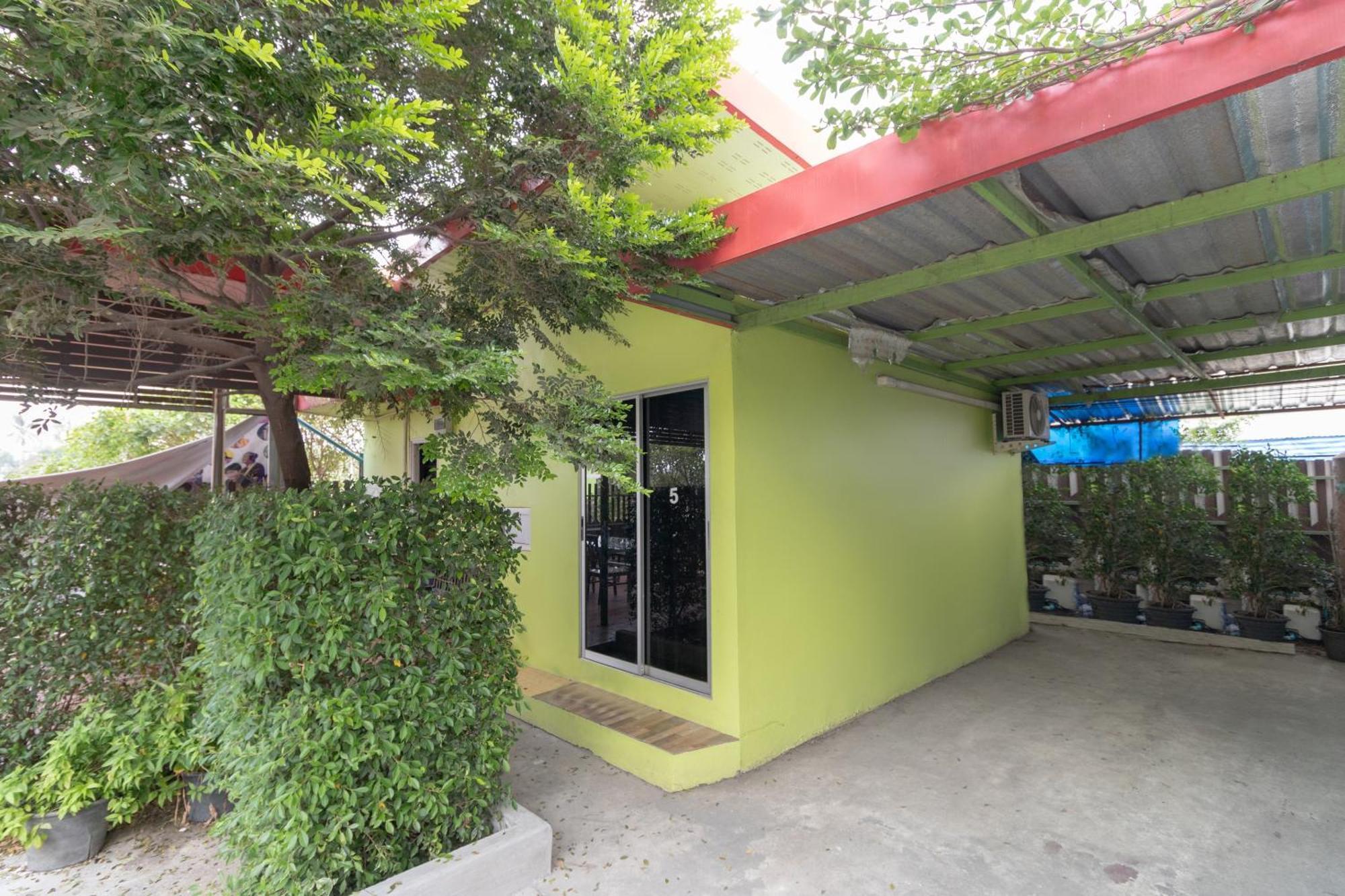 Oyo 644 Pong Pai House Hotel Bangkok Exterior foto