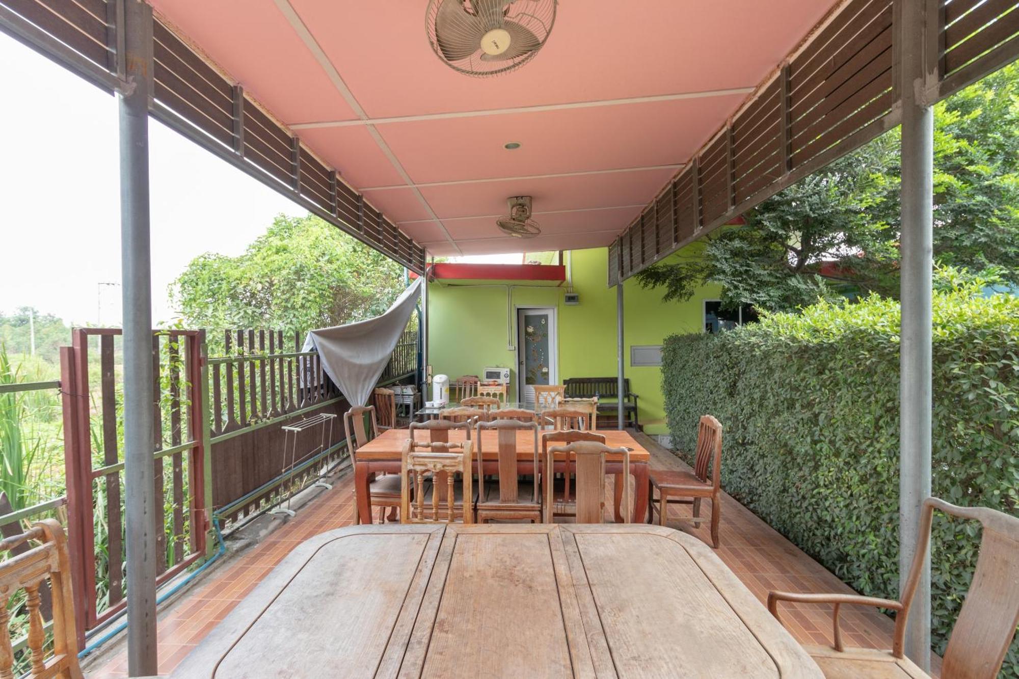 Oyo 644 Pong Pai House Hotel Bangkok Exterior foto